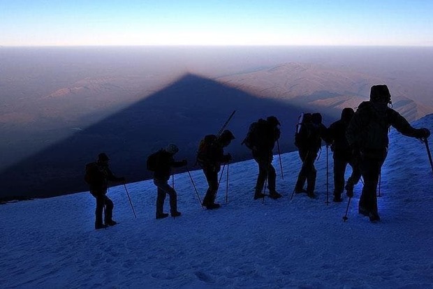 При восхождении на Эльбрус погибли пять альпинистов