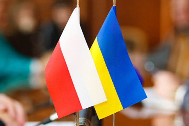Сожжение польского флага в Киеве - Варшава возмущена