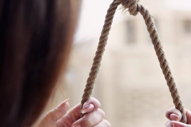 Після серії самогубств підлітків на Вінничині повісилася молода вчителька