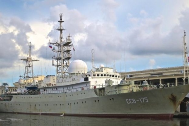Корабль-разведчик России был замечен возле базы подлодок ВМФ США
