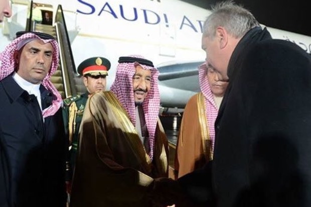 Король Саудівської Аравії застряг на трапі літака в Москві