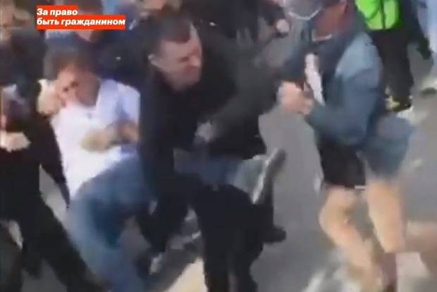 На антипутинском митинге в Москве задержали оппозиционера Навального