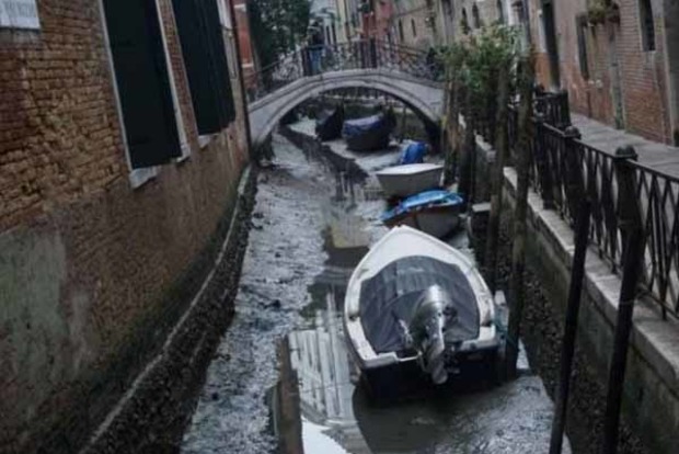 В Венеции обмелели каналы - гондольеры без работы