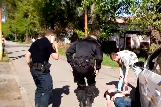 Появилось ужасающее видео, как патрульные переехали женщину в Запорожье