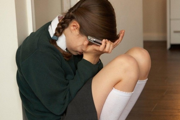 В Винницкой области 12-летняя школьница призналась учителям, что ее насилует отчим