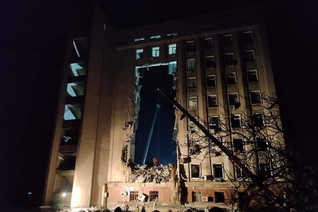 Атака на будівлю ОДА у Миколаєві: ранком 31 березня 16 загиблих