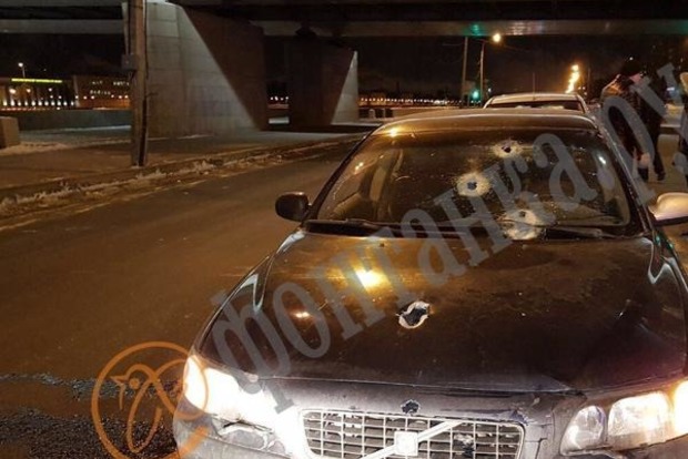 Петербуржец в упор из ружья расстрелял автомобиль с пассажирами