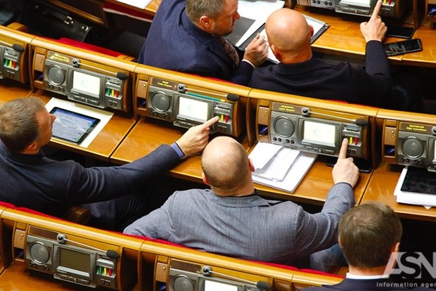 «Народний фронт» вимагає від Порошенка внести в парламент закон про повернення Криму і Донбасу