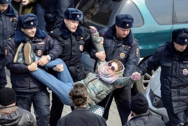 США призвали Путина освободить всех мирных демонстрантов