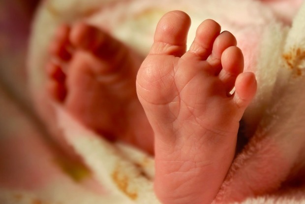 Горе-мати викинула немовля з балкону в Запоріжжі