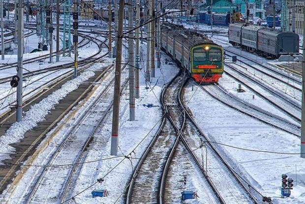 Смерть на рельсах: поезд сбил мужчину под Харьковом