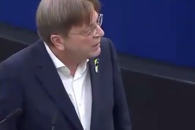 Депутат Європарламенту, колишній прем'єр-міністр Бельгії Гі Верхофстадт емоційно закликав ЄС сильніше тиснути на РФ.