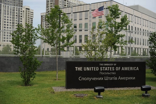 Военная эскалация России. США могут эвакуировать из Украины семьи своих дипломатов, - Bloomberg