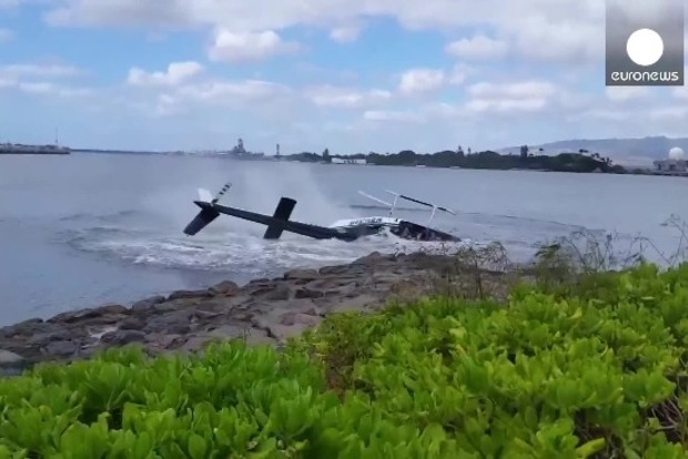 ﻿Біля «Перл-Харбора» вертоліт з людьми впав в океан (відео)