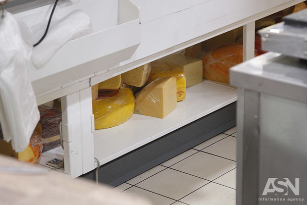 65% опасного фальсификата. В России сыр бодяжат уже из животных жиров 