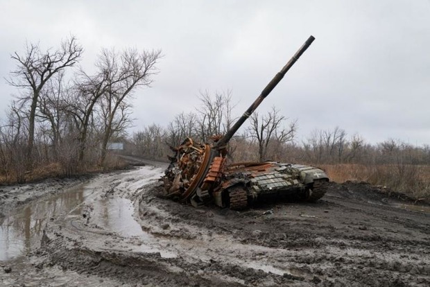 Задержки с предоставлением западной помощи Украине помогают России наступать на нескольких направлениях — ISW