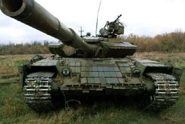 Росія продовжує постачати бойовикам танки, паливо і боєприпаси
