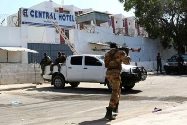При нападении на отель в Сомали погибли не менее 12 человек