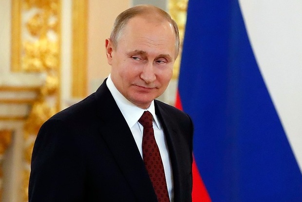 Задняя часть выпирает: В Сети снова хохочут над Путиным 