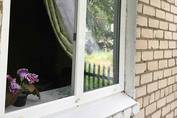 На Донбассе в частном доме подорвали женщину. Появились фото