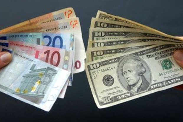 НБУ разрешит украинцам продажу валюты в эквиваленте до 150 тыс. грн в день