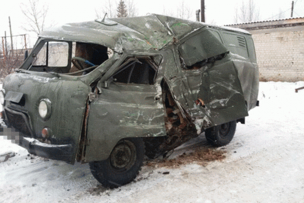 У Луганській області автобус зіткнувся з військовим УАЗом: постраждали четверо військовослужбовців