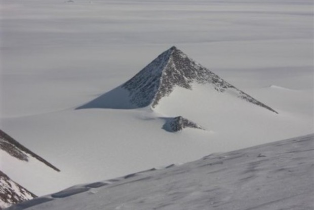 В Антарктиде нашли три древние пирамиды