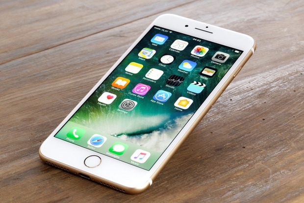 Apple хоче повернути iPhone металевий корпус