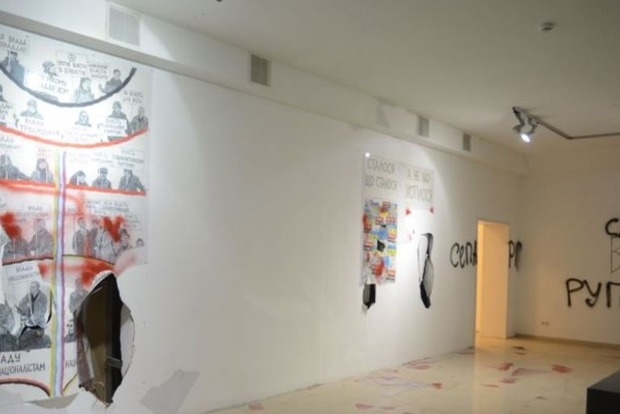 Убытки от погрома выставки художника Чичкана оценили в 155 тыс. грн