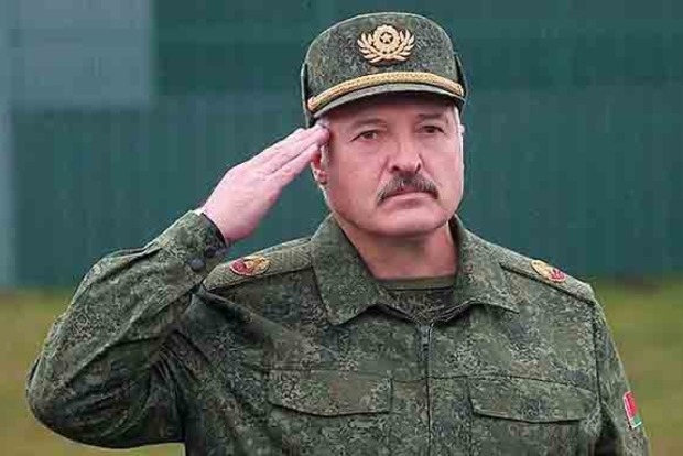 Лукашенко: Українські танки заправляє Росія