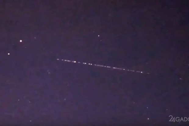 В небе над Киевом засекли вереницу из 60 спутников SpaceX Илона Маска