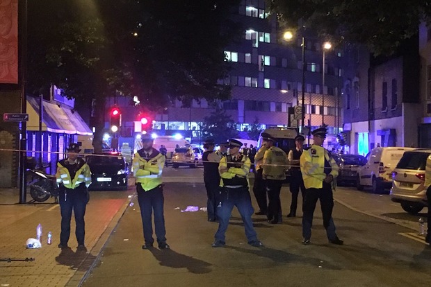 Наезд фургона на людей в Лондоне: один человек погиб, десять раненых