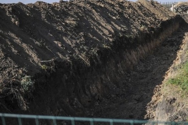 При строительстве оборонных сооружений в Мариуполе использовали схему присвоения денег