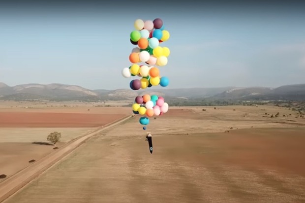 Британец на воздушных шариках поднялся в воздух на 2,5 км
