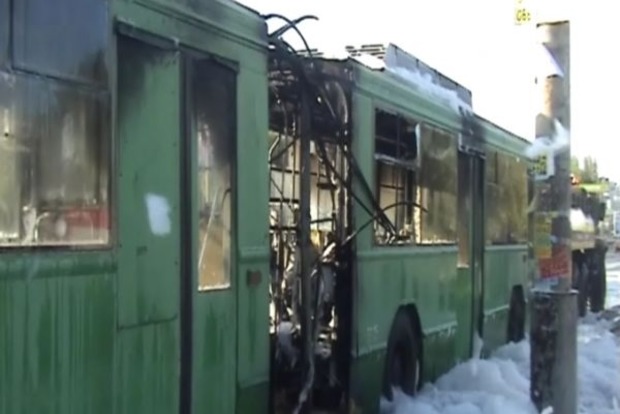 В Киеве в ходе движения загорелся троллейбус