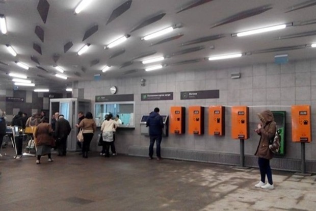 В КГГА заявили, что не будут платить за халтурный ремонт станции метро Левобережная