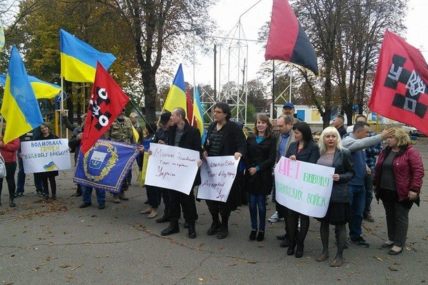 У Волновасі близько 200 осіб вийшли на мітинг проти відведення українських військ