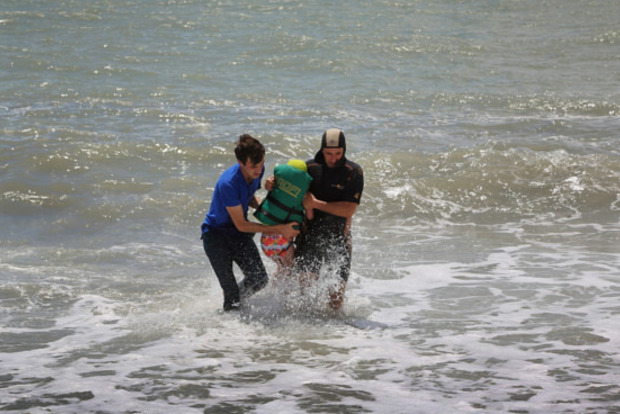 У Гагрі росіянку з трьома дітьми віднесло в море під час купання в шторм