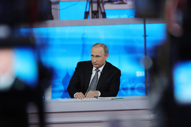 «Царь» Путин опоздал на свою «прямую линию»