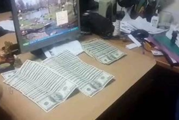 В Днепропетровской области судья попался на взятке в 10 тысяч долларов