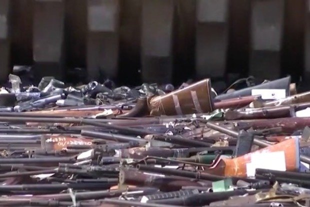 Катком по карабинам:  более 2000 единиц оружия уничтожили в Бразилии 