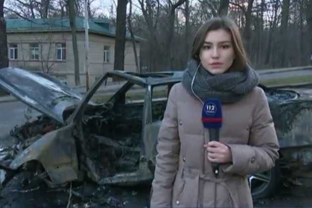 Утром в Киеве полностью сгорел автомобиль, пострадали люди