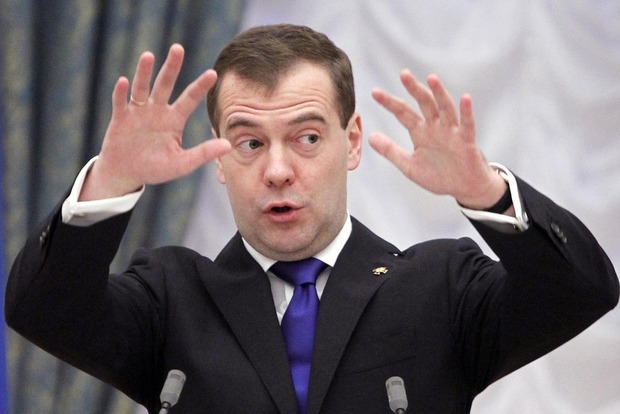 Медведєв назвав розслідування Навального «нісенітницею» і «папірцями»