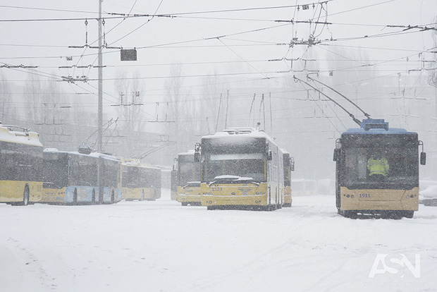 Еще не конец: Украинцев предупреждают о сильных снегопадах и метелях