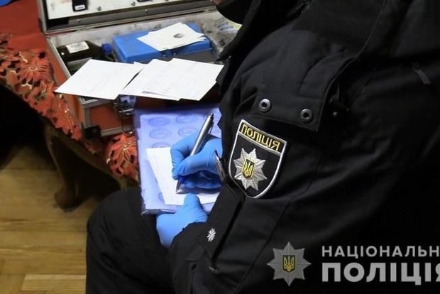 Двойное убийство в Киеве: мужчина зарезал женщин и выбросился из окна