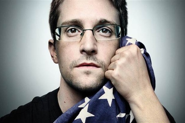 Шпион Сноуден попросил у Обамы помилования