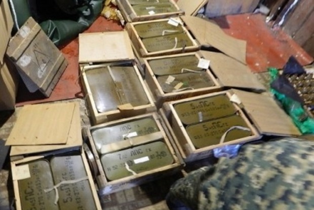 ﻿У Києві в гаражі знайшли арсенал із 44 гранатами і 16 тисячами набоїв