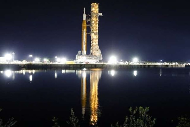 США после полувекового перерыва возобновляют полеты на Луну, экипаж – Лунакин, Хельга и Зоар
