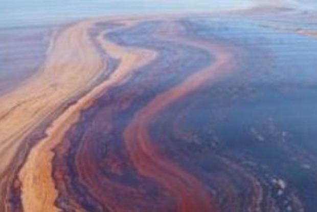 В результате прорыва нефтепровода в Средиземном море образовалось нефтяное пятно