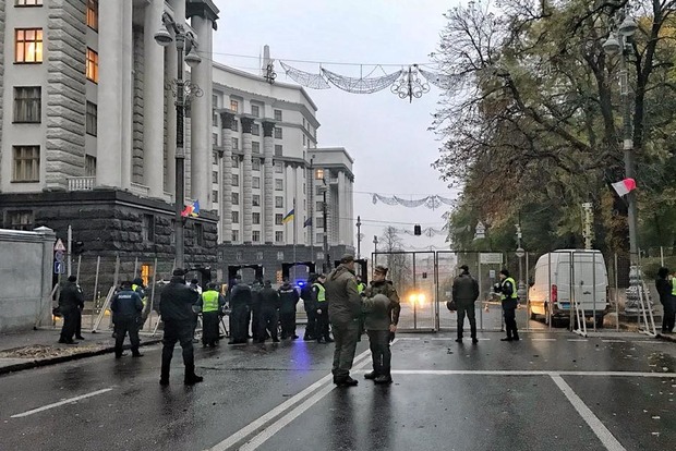 В Администрации Президента назвали причину оцепления в центре Киева